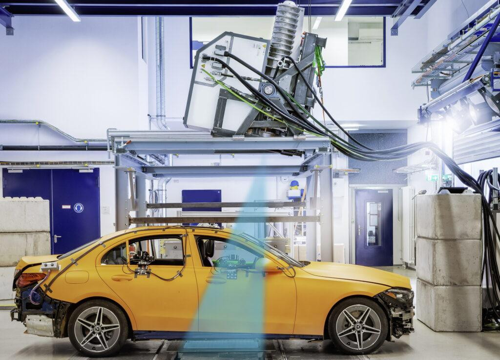 Mercedes-Benz-X-ray-crash-test