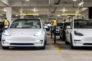 Hertz Increases Efforts to Sell Tens of Thousands of Teslas Amid Soaring Depreciation