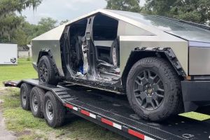 First Totaled Tesla Cybertruck Faces Uphill Battle in Restoration Attempt